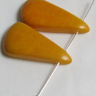 Perle de Tagua en forme de dent de loup. Ivoire végétal
