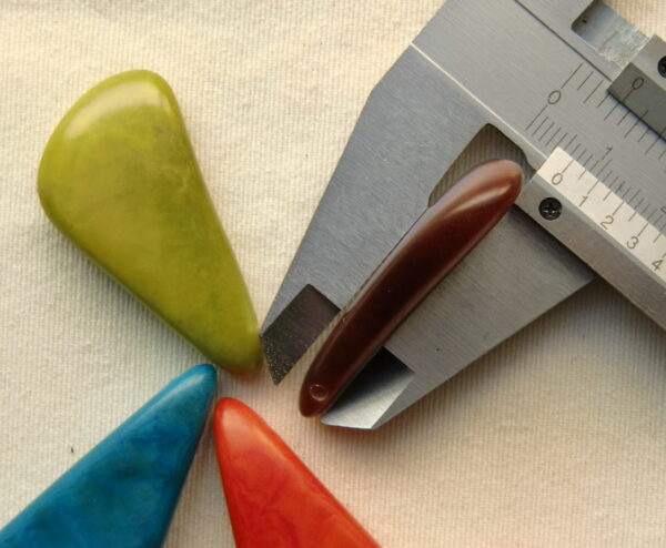Perle de Tagua en forme de dent de loup. Ivoire végétal – Image 3