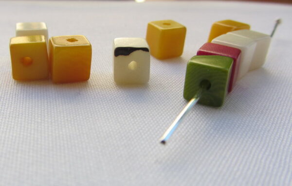 Petit cube en Tagua. Ivoire végétal – Image 3