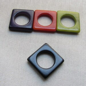 Ivoire végétal. Perle de Tagua en forme de carré-rond