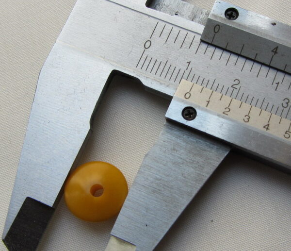 Ivoire végétal. Pastille de Tagua en forme de soucoupe de 13 mm