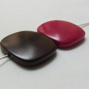 Ivoire végétal. Perle de Tagua en forme de pastille carrée