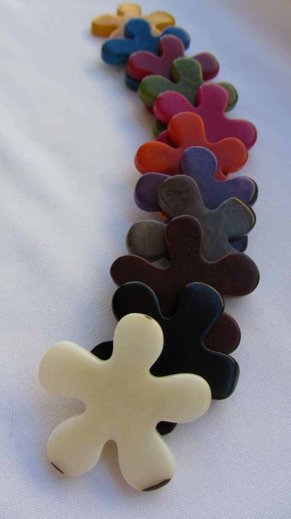 Perle de Tagua en forme de fleur. Ivoire végétal – Image 6