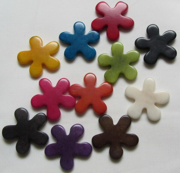 Perle de Tagua en forme de fleur. Ivoire végétal