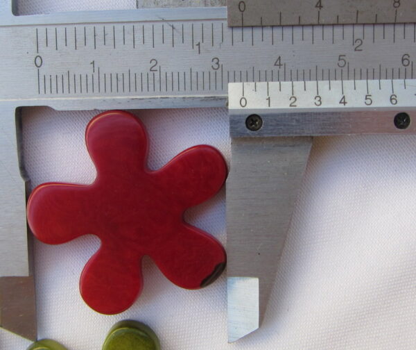 Perle de Tagua en forme de fleur. Ivoire végétal – Image 3
