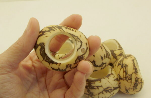 Très grand anneau de Tagua. Ivoire végétal – Image 2