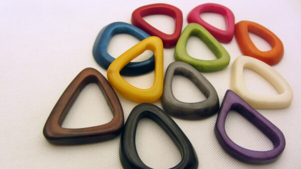 Triangle évidé en Tagua. Ivoire végétal – Image 14