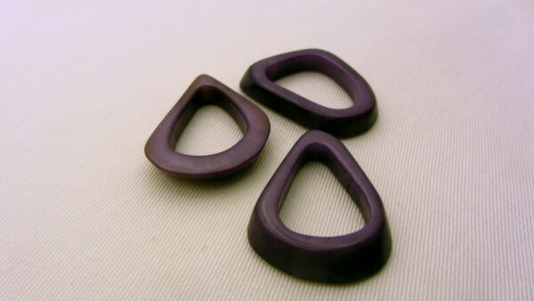 Triangle évidé en Tagua. Ivoire végétal – Image 6