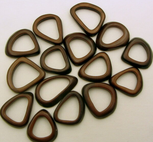 Triangle évidé en Tagua. Ivoire végétal – Image 5